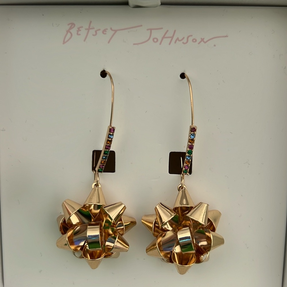 Betsey Johnson NWT Gold Toned Bow earrings